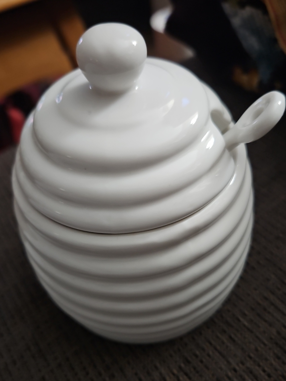 Maxwell Williams White Bee Honey Pot With Spoon